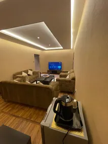 525 upscale hotel suites - Luxury Large Suite - Image 4