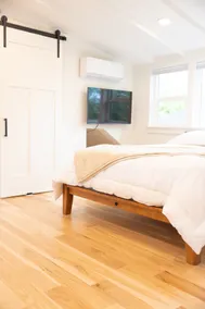 Charming private Guesthouse in Kirkland - Image 2
