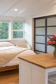 Charming private Guesthouse in Kirkland - Image 3