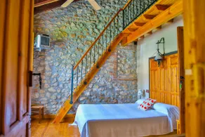 La Tala Manor House – Countryside Retreat - Image 4