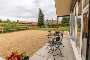 Lodge with hot tub, rural location Free dayboat* - Image 3