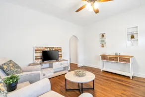 Cheerful 2 Bedroom House on the Hill in St. Louis - Image 3