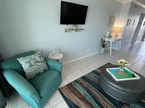 Penthouse 1 Bedroom with Beautiful Beach Views! - Image 2