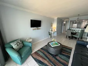 Penthouse 1 Bedroom with Beautiful Beach Views! - Image 3