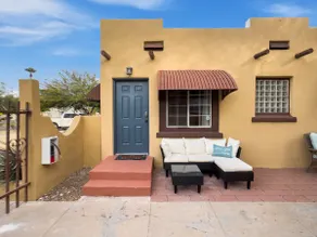Walk to Downtown Adobe Courtyard Pets OK 1.5 Baths - Image 2