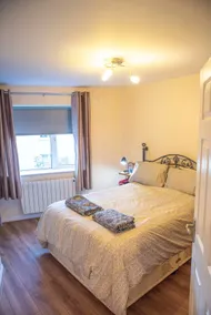 NEW Luxury 2bed Apartment FREE parking Town Centre - Image 4