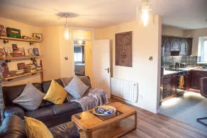 NEW Luxury 2bed Apartment FREE parking Town Centre - Image 5