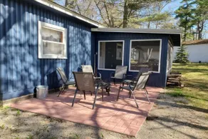 Spacious 3 bedroom cabin with electric fireplace. - Image 5