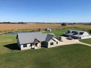 Aviation lovers country home - Image 2