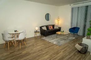Cozy 1 Bedroom in Downtown with Pool and Gym - Image 4