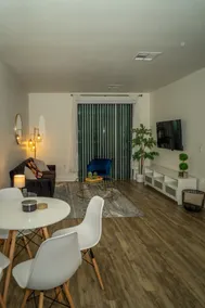 Cozy 1 Bedroom in Downtown with Pool and Gym - Image 5