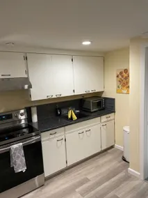 Adorable 1 bedroom, 1 bath, kitchen, full laundry - Image 4