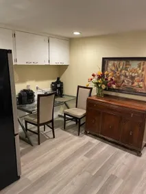 Adorable 1 bedroom, 1 bath, kitchen, full laundry - Image 5