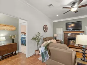 Beautiful 3 Bedroom House in Great Neighborhood - Image 4