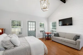 Secluded Retreat with Views for Miles “The Avita” - Image 3