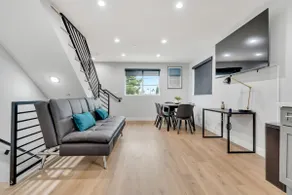 Modern Retreat in Culver near Marina - Image 3