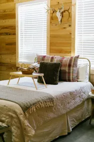Adorable 1 bedroom guest house on modern mini farm - Image 2