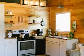 Adorable 1 bedroom guest house on modern mini farm - Image 4