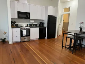 Lovely historic 2 Bedroom conveniently located - Image 2