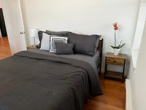Lovely historic 2 Bedroom conveniently located - Image 4