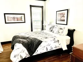Huge Classy Upstairs Victorian Apt with Jetted Tub - Image 3