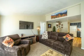 Beautiful, comfortable private home with hot tub - Image 1