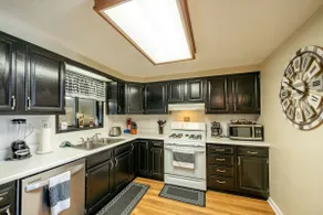 Beautiful, comfortable private home with hot tub - Image 3