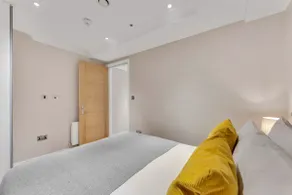 Modern Basement 1-Bedroom Apartment in Farringdon - Image 4