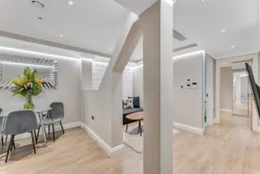Modern Basement 1-Bedroom Apartment in Farringdon - Image 2