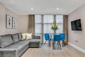 Modern One-Bedroom Apartment with A/C, Farringdon - Image 4