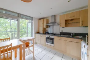 Spacious 1 Bedroom rental unit in West London - Image 3