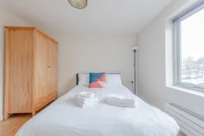 Spacious 1 Bedroom rental unit in West London - Image 2