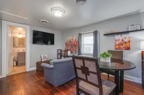 Cute guest house in beautiful Wythe! Great rates! - Image 3