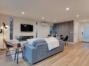 Modern 2 Bedroom Home in Greenlake - Image 2