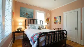 Boho-Chic Art Bungalow. Walk to Downtown, Cafes - Image 4