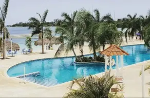 Reina Del Mar: 1BR + pool + beach access + sea views - Image 5
