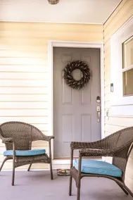 Duplex delight w/gators & coffee - Image 4