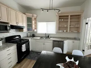 Updated Apartment Near Downtown - Image 5