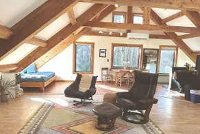 Beautiful post & beam loft apartment - Image 2