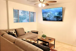 Comfortable Spacious Newly Renovated 3br-2ba House - Image 4
