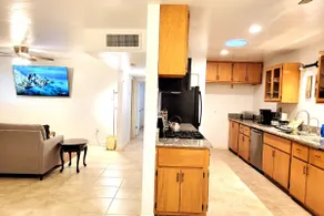 Comfortable Spacious Newly Renovated 3br-2ba House - Image 2