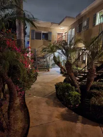 Charming 1 bed condo w/ fireplace and balcony! - Image 2