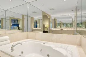 Garden View Suite With Access to PoolSaunaHottub - Image 2