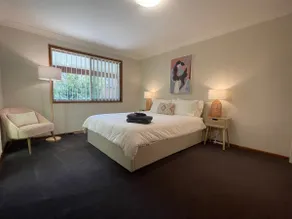 Central 2BR APT close to CBD & Cafés - Image 2
