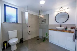 33- Modern studio suite -retreat- Phillip Island - Image 3