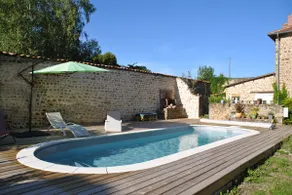 Warm peaceful oasis with summer pool - Image 5