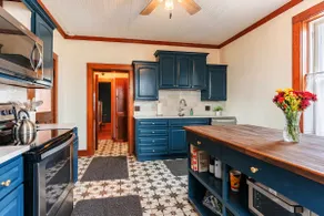 Gorgeous Historic Victorian - 4 bedrooms 2 bathrooms - 4 Blocks Walk to Town - Image 3