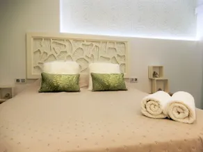 A romantic studio in downtown Algeciras. - Image 4