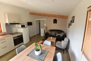 Independent accommodation in a green setting - Image 5