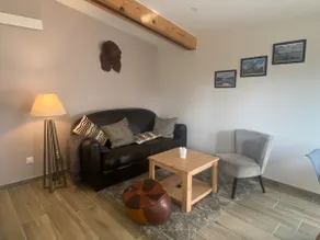 Independent accommodation in a green setting - Image 3